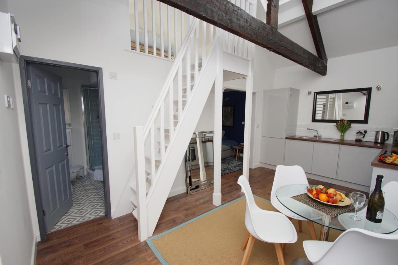Loft Style Apartment For 4, 1 Broadhurst Court, Close To Town, Station & Hospital Stockport Exterior foto