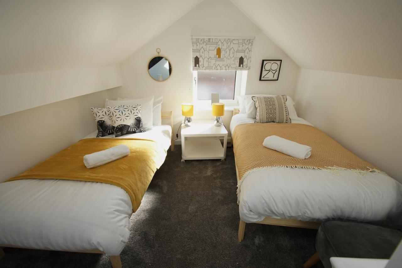 Loft Style Apartment For 4, 1 Broadhurst Court, Close To Town, Station & Hospital Stockport Exterior foto